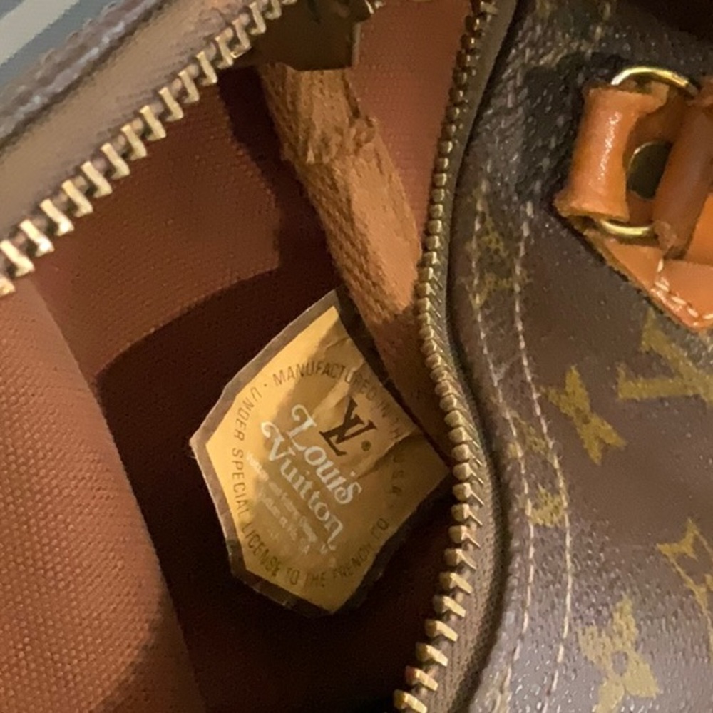 SOLD!!!Vintage Louis Vuitton bag exc cond small ink stain inside prev loved 💞